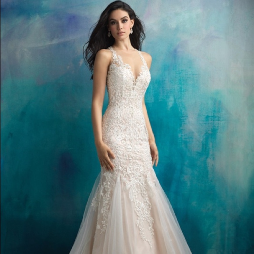 Beautiful wedding dress: size 10 - Picture 1 of 7